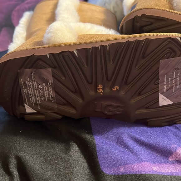 Women size 5 Ugg boots. - Picture 4 of 4